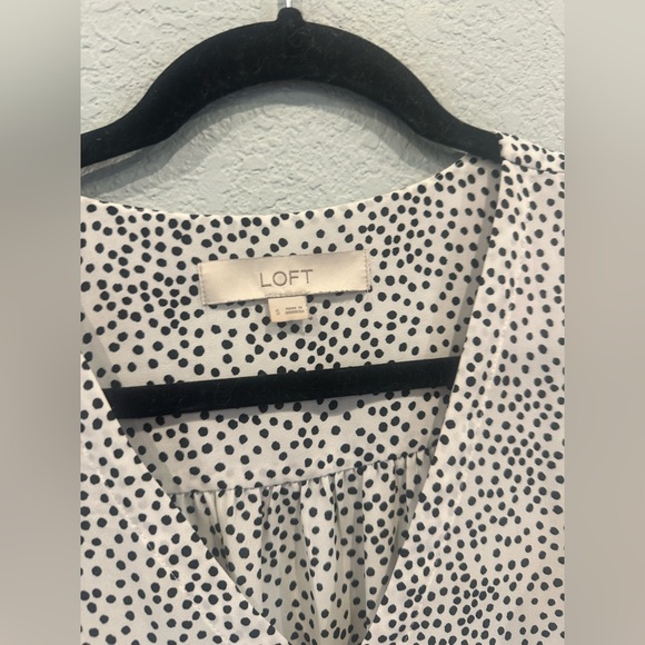 Ann Taylor Loft Ruffle Sleeve Polka Dot Black White Top Small - Picture 2 of 2
